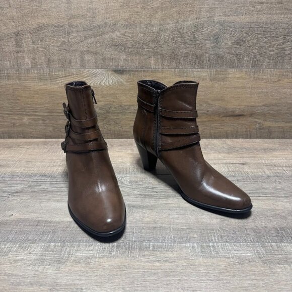 Clarks Brown Leather Ankle Strap Accent Boots Women's Size 10 - Picture 6 of 7